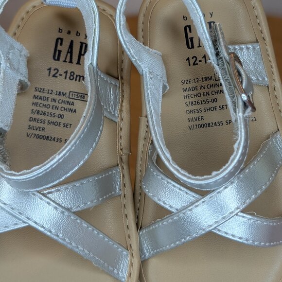 ❤️ 2 for 10 ❤️ Gap Silver Baby Girl Sandals 12-18M NWOT - Picture 3 of 4